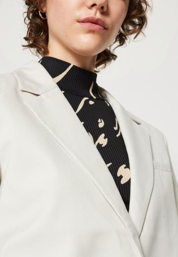 Короткое пальто