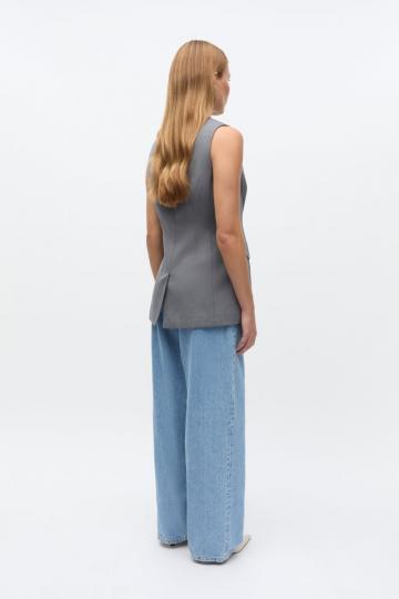 Длинный жилет