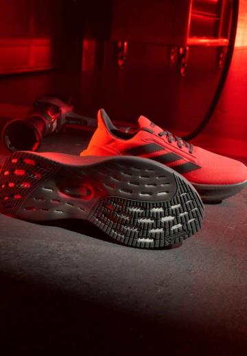 Тренировочные кроссовки