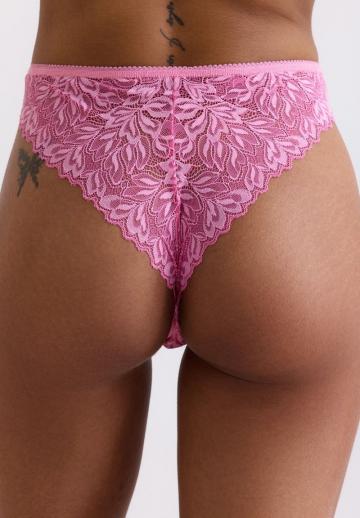 Трусы на бедрах