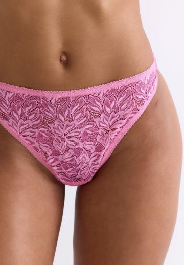 Трусы на бедрах