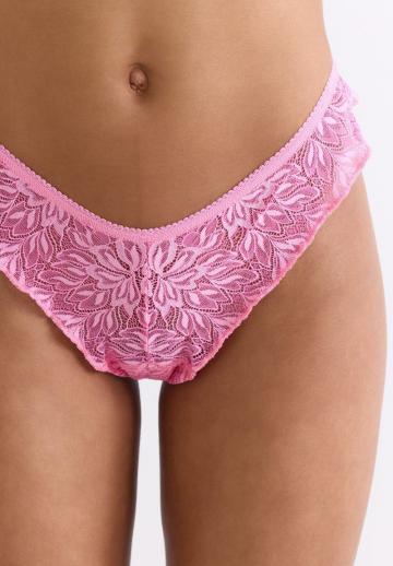 Трусы на бедрах