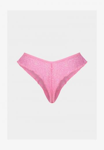 Трусы на бедрах