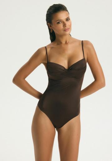 Слитный купальник