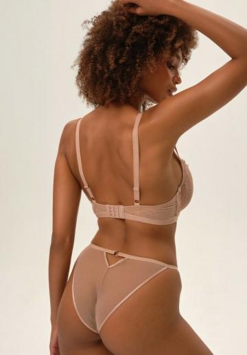 Трусы на бедрах