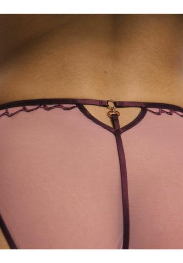 Трусы на бедрах