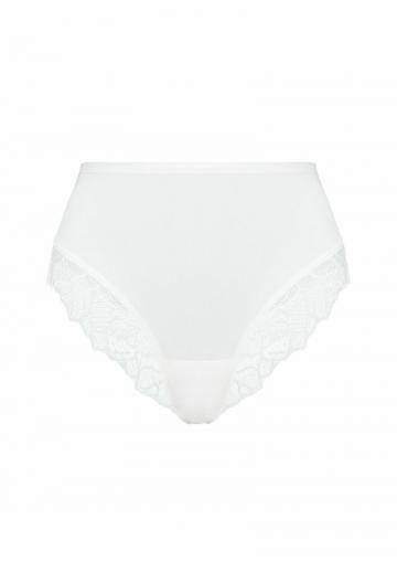 Трусы на бедрах