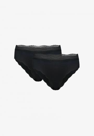 Трусы на бедрах