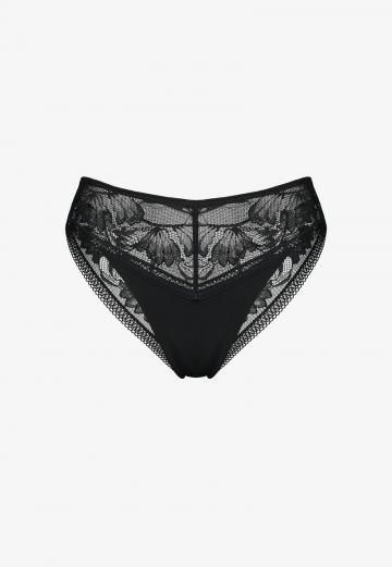 Трусы на бедрах