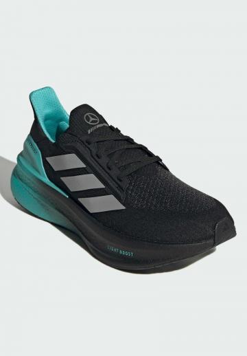 Походные кроссовки