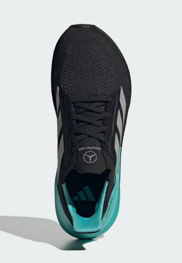 Походные кроссовки