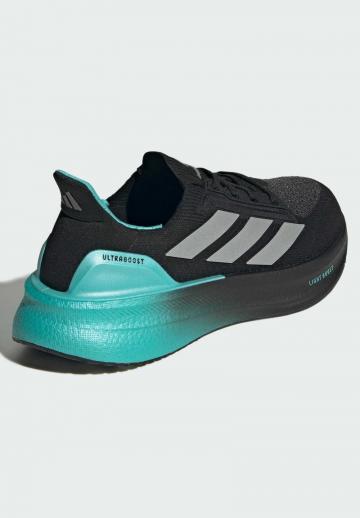 Походные кроссовки