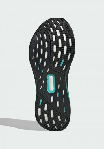 Походные кроссовки