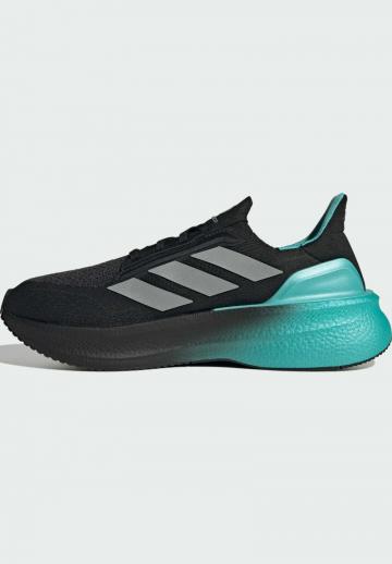 Походные кроссовки