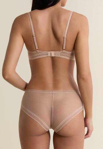 Трусы на бедрах