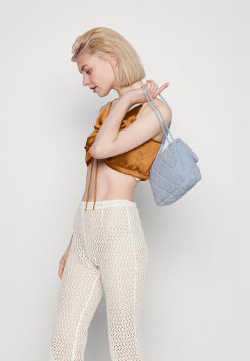 Топ на бретельках