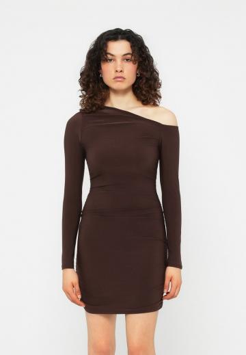 Короткое платье