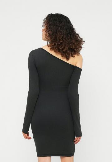 Короткое платье