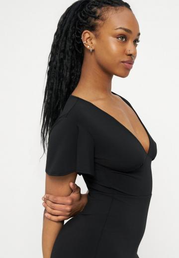 Короткое платье