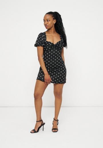 Короткое платье