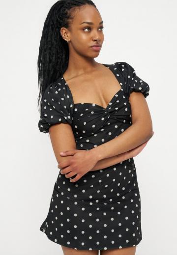 Короткое платье