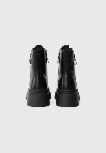 Ботинки на шнуровке