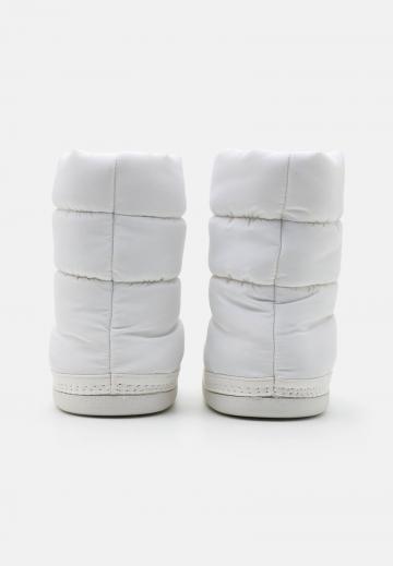 Зимние ботинки