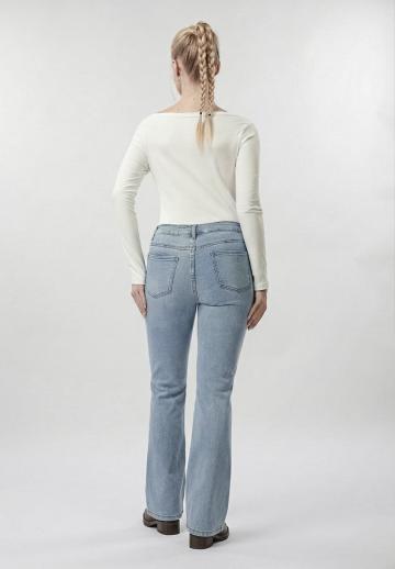 Клешеные джинсы