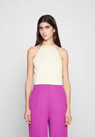 Топ на бретельках