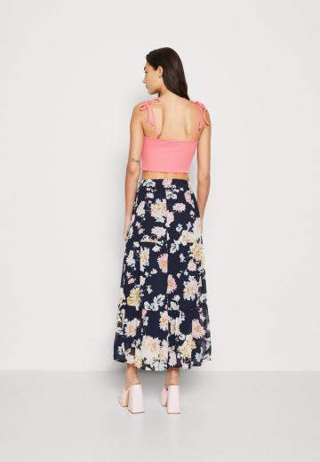 Топ на бретельках