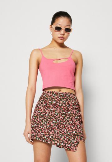 Топ на бретельках