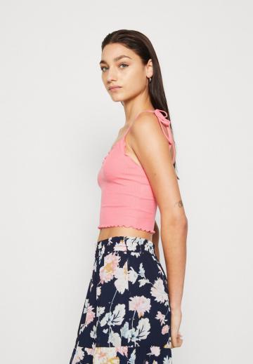 Топ на бретельках