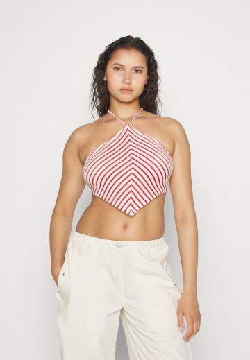 Топ на бретельках