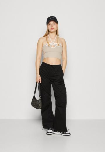 Топ на бретельках