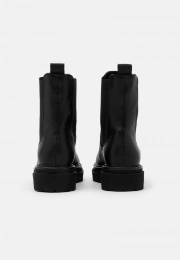 Широкие сапоги