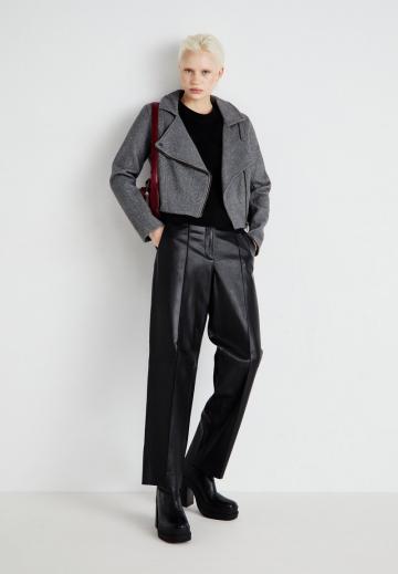 Полусапожки на высоком каблуке