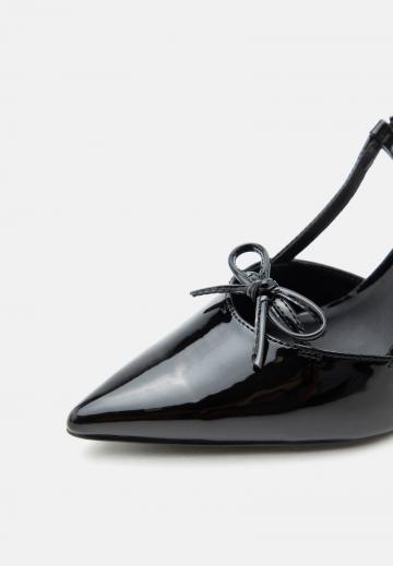 Туфли на высоком каблуке