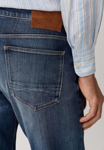 Прямые джинсы