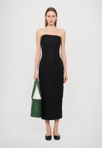 Платье без бретелек