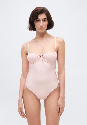 Слитный купальник