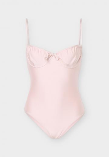 Слитный купальник