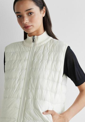 Пуховой жилет