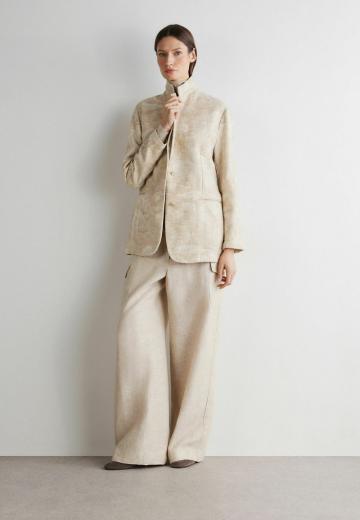 Короткое пальто