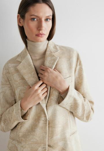 Короткое пальто