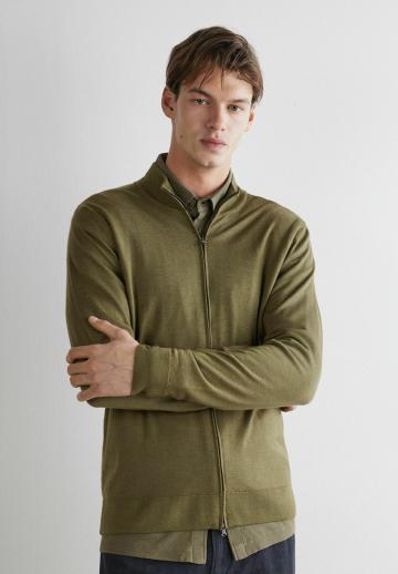 Вязаная кофта