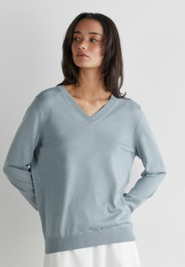 Пуловер с вырезом V