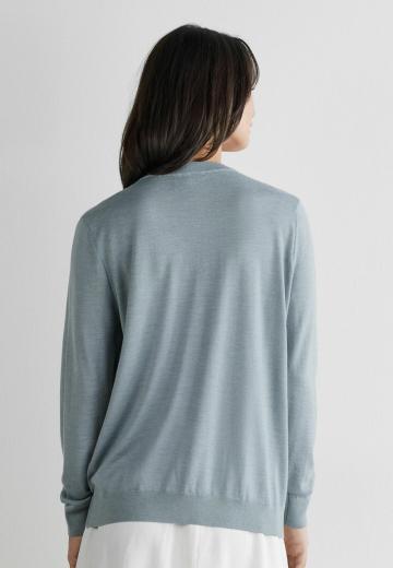 Пуловер с вырезом V