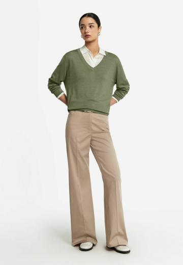 Пуловер с вырезом V