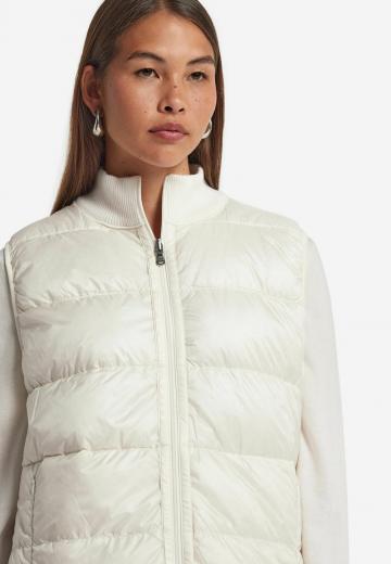 Пуховой жилет