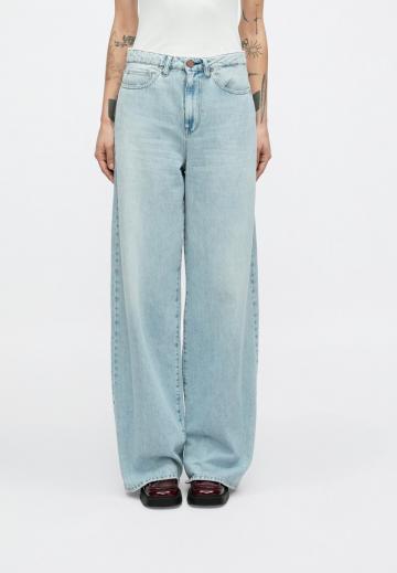 Прямые джинсы